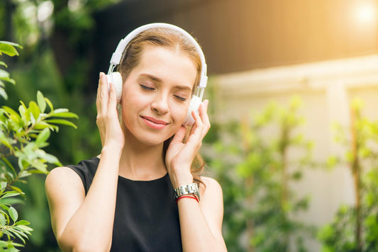 Audio para jugar y ver anime: DAC, micrófonos y headsets — 2025 · 1024-2203 · 9b80b
