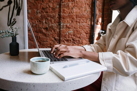 ¿Qué es el input lag? Guía práctica para reducirlo — problemas y soluciones 2025 · c14b-9