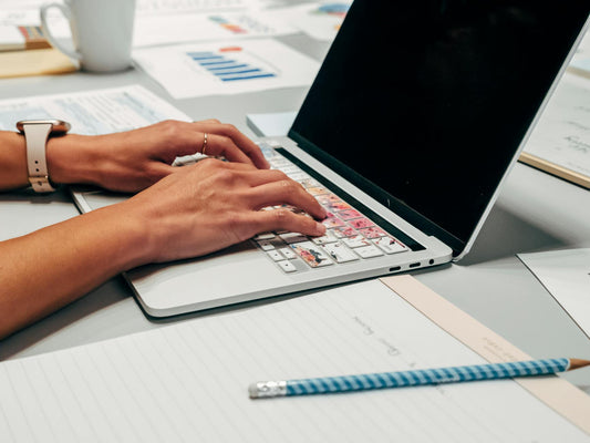 ¿Qué es el input lag? Guía práctica para reducirlo — setup por presupuesto 2025